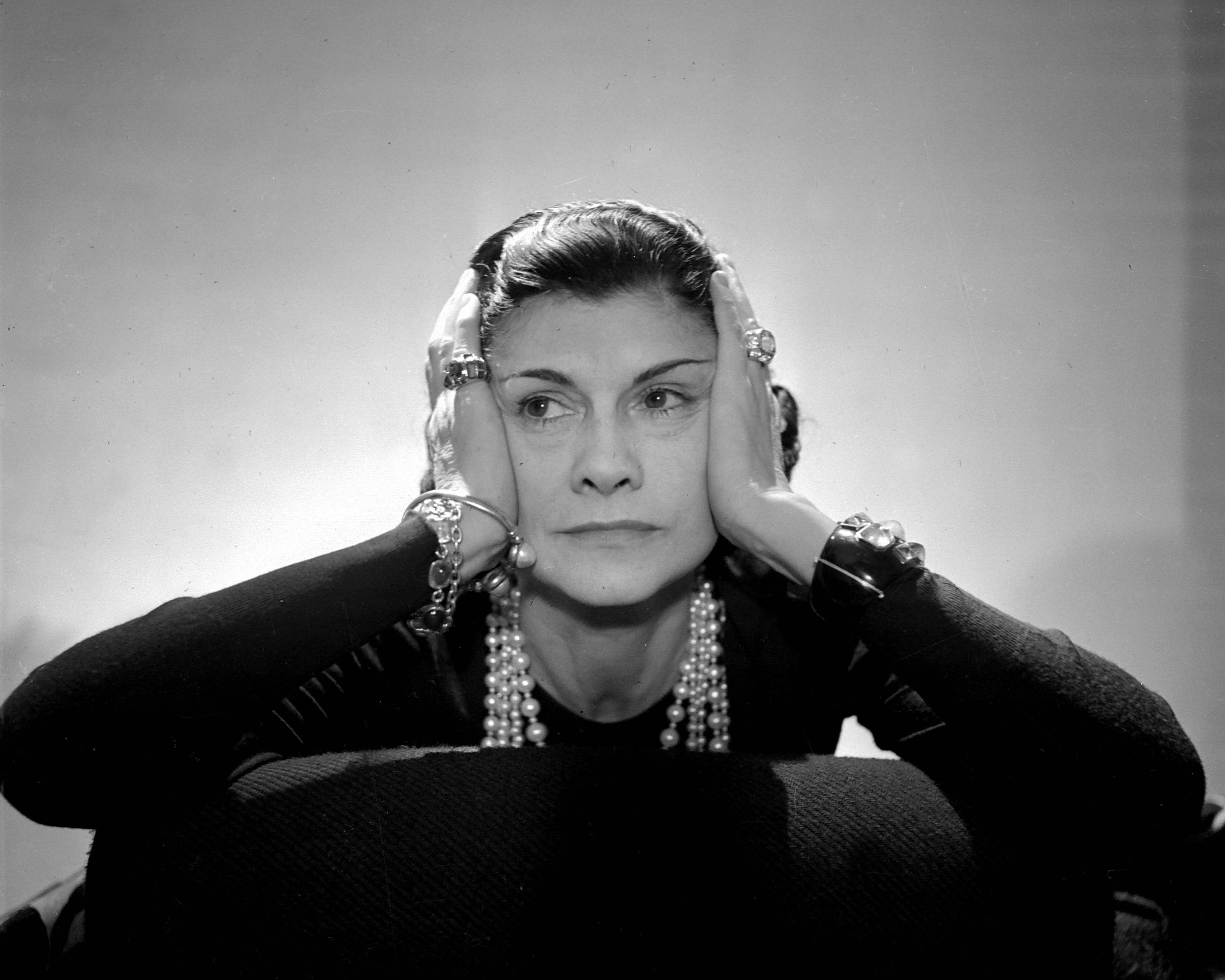 Coco chanel. Коко Шанель. Коко Шанель фото. Кутюрье Коко Шанель.