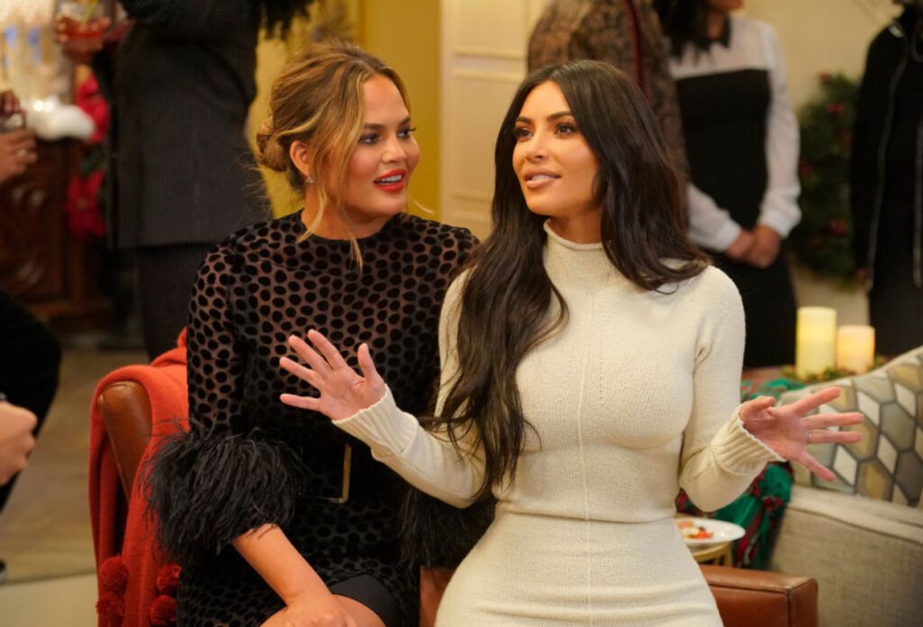Chrissy Teigen és Kim Kardashian
