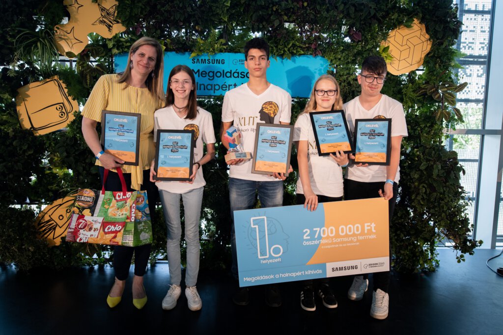 A Megoldások a holnapért verseny fődíjas csapata, a NUT - Napkor's Upcycler Team.